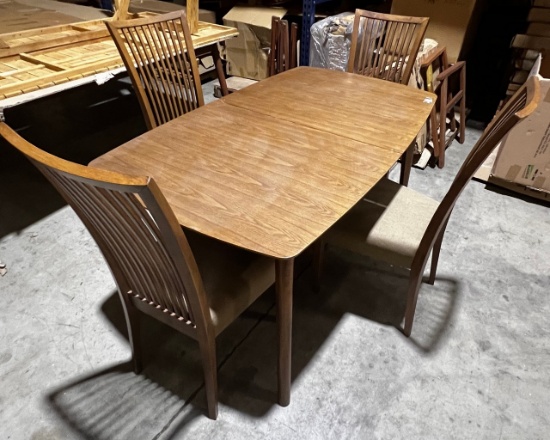 INDOOR 5 PIECE WOOD DINING SET W/EXTENDABLE TABLE