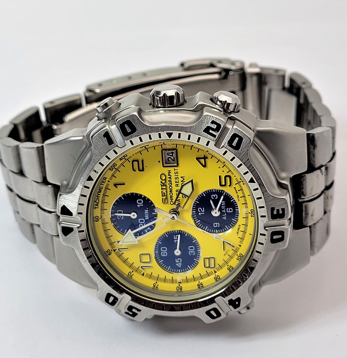 Seiko Rare Yellow Dial St. Steel 200m Chronograph | Proxibid Seiko Rare Yellow Dial St. Steel 200m Chronograph | Proxibid
