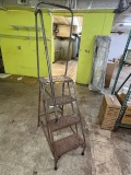 Rolling Ladder / Ladder on Casters