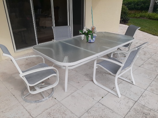 Outdoor patio table and 4 chairs