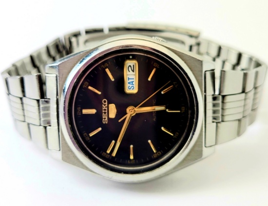 Vintage Mens SEIKO 5 Black Automatic St. Steel Day Date Watch