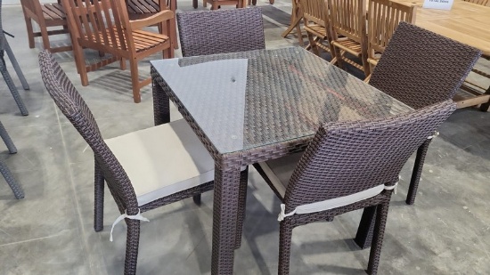 OPEN BOX - BRAND NEW OUTDOOR Brown Synthetic Wicker 32" x 32" Table With Glass Top and 4 Stacking  C