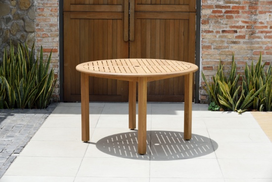 BRAND NEW OUTDOOR 47" ROUND TABLE 100% FSC WOOD IN TEAK FINISH - ORIGINAL PACKAGING