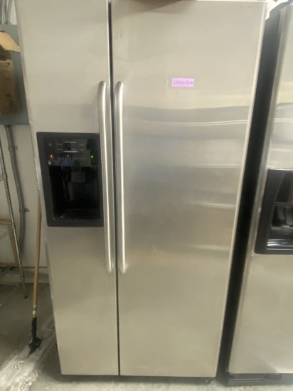 Ge Two Door Stainless Steel Side By Side Refrigerator/Freezer No Ice Maker