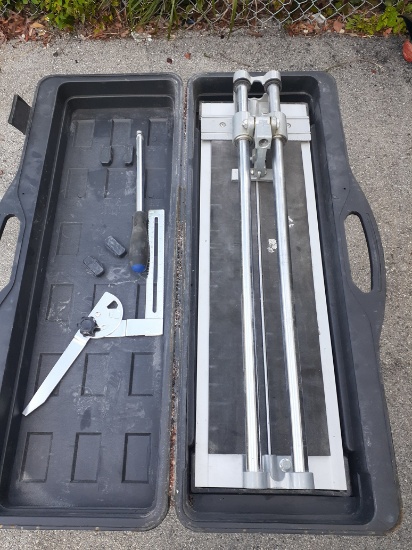 Tile Saw with Carry Case