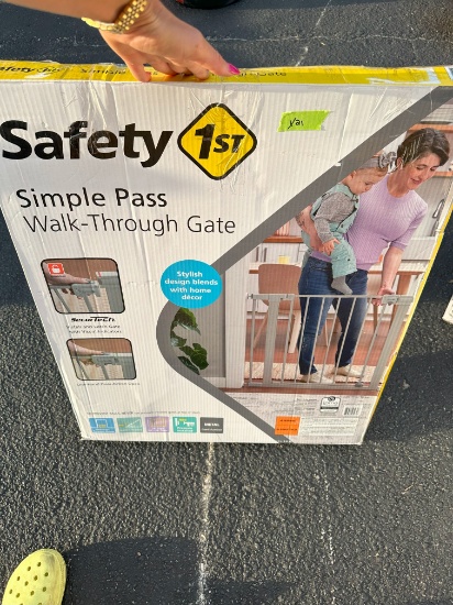 Safety First Simple Pass Walk Through Gate