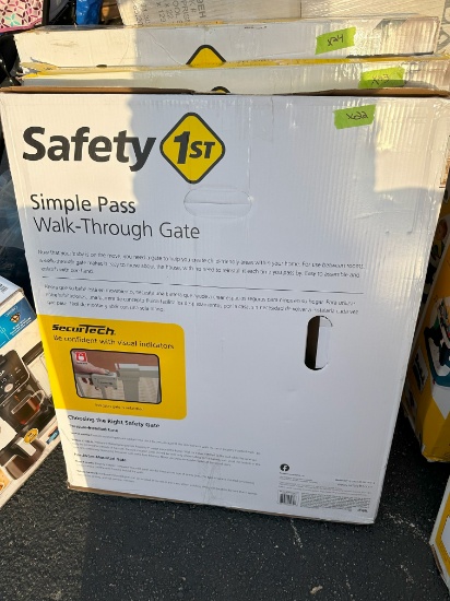 Safety First Simple Pass Walk Through Gate