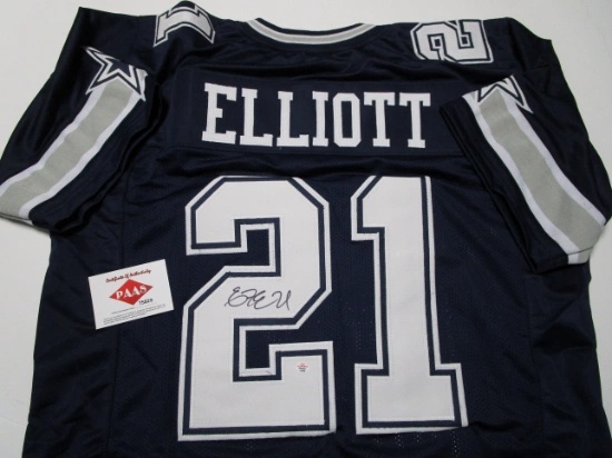 Ezekiel Elliott of the Dallas Cowboys signed autographed football jersey PAAS COA 829