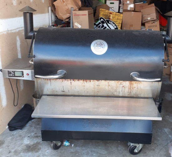 Recteq Smoker 2200 - Grand Master - Working perfectly - electric pellet smoker