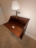 Elegant Ladies Wrting Desk and Desk Lamp