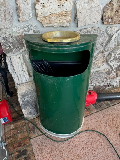 Outdoor Metal Trash Can with Ashtray