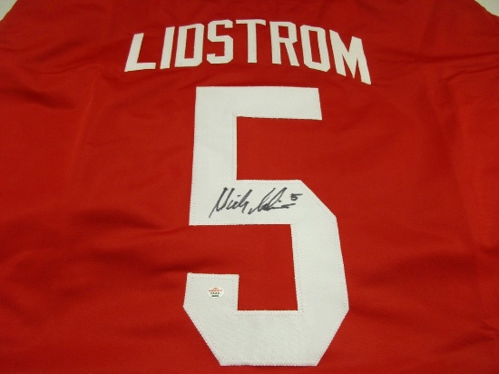 Nicklas Lidstrom of the Detroit Red Wings signed autographed hockey jersey PAAS COA 033