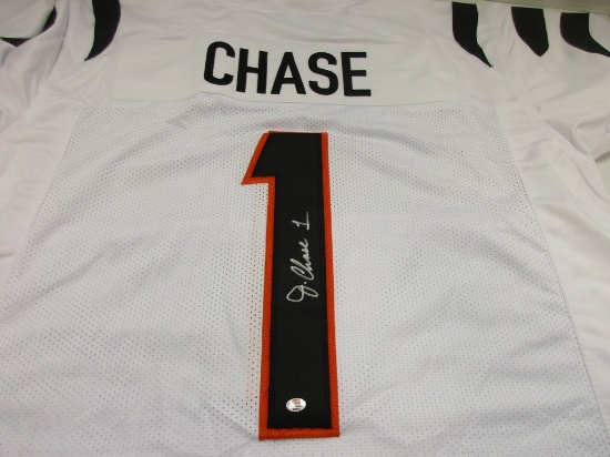 Ja'Marr Chase of the Cincinnati Bengals signed autographed football jersey PAAS COA 074