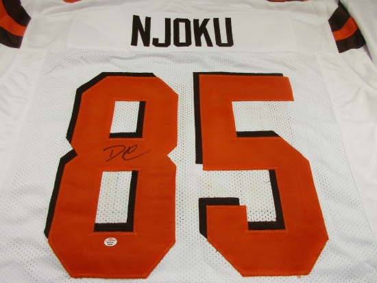 David Njoku of the Cleveland Browns signed autographed football jersey PAAS COA 673