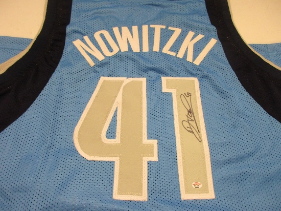 Dirk Nowitzki of the Dallas Mavericks signed autographed basketball jersey PAAS COA 682