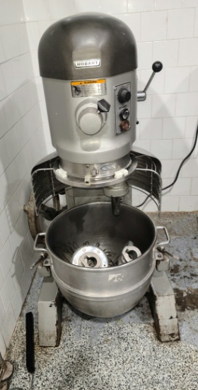 Hobart 60 Quart -2 HP - H600T- Late model with Cage, hydraulic bowl lift with stainless steel bowl,