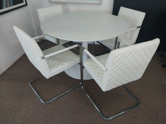 Callagarars Balance Table 48 in Round White w 4 White/chrome Quitted Back Armchairs