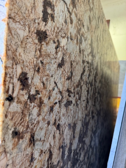 Splinder Gold Granite 120" x 70" 2CM