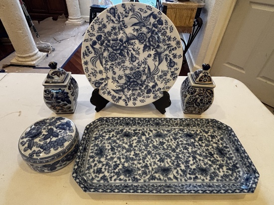 Blue and White Porcelain Tableware Collection