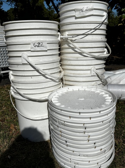 White Plastic Buckets w. Lids