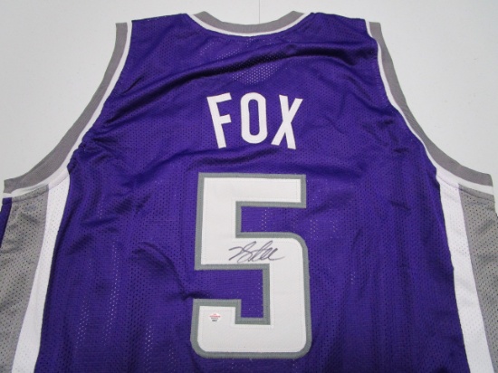 De'Aaron Fox of the Sacramento Fox signed autographed basketball jersey PAAS COA 867