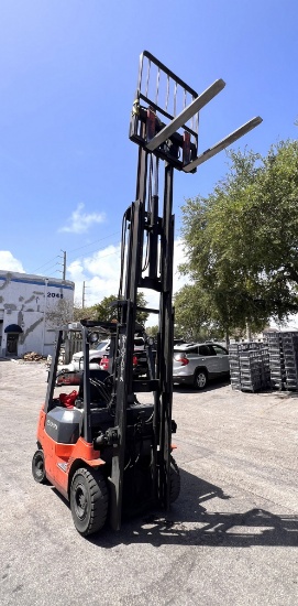 Toyota Propane Operated Forklift, Model 7FGU15, 3 Stage, (2) Brand New Cylinders