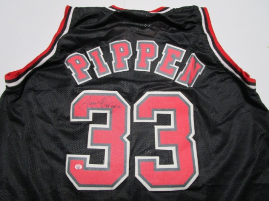 Scottie Pippen of the Chicago Bulls signed autographed basketball jersey PAAS COA 821