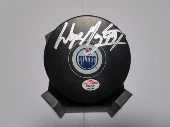 Wayne Gretzky of the Edmonton Oilers signed autographed logo hockey puck PAAS COA 391