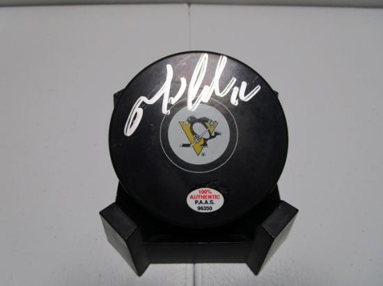Mario Lemieux of the Pittsburgh Penguins signed autographed logo hockey puck PAAS COA 350