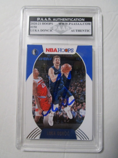 Luka Doncic of the Dallas Mavericks signed autographed slabbed sports / collectors card PAAS Holo 16