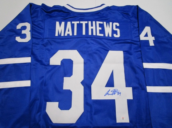 Auston Matthews of the Toronto Maple Leafs signed autographed hockey jersey PAAS COA 545