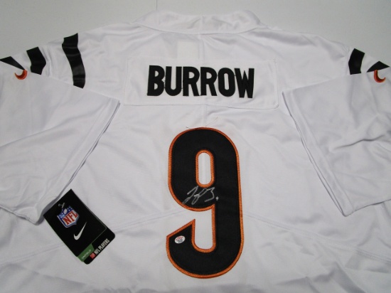 Joe Burrow of the Cincinnati Bengals signed autographed football jersey PAAS COA 199