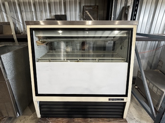 48" TRUE Refrigerated Deli Case
