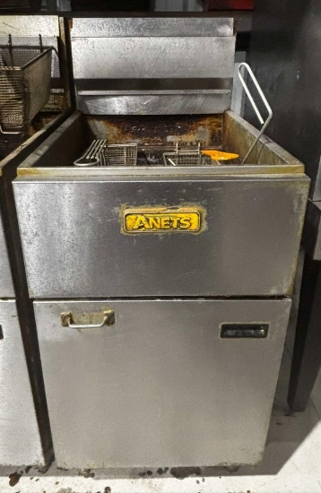 Anets 70lbs Natural Gas Fryer w. Baskets