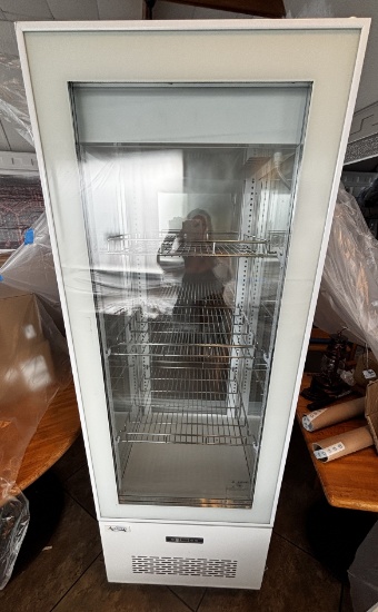 Avantco Refrigerated Desert Display Case