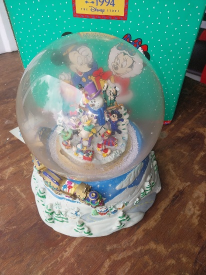 Frosty the Snowman with micky and pals - Snowglobe missing water