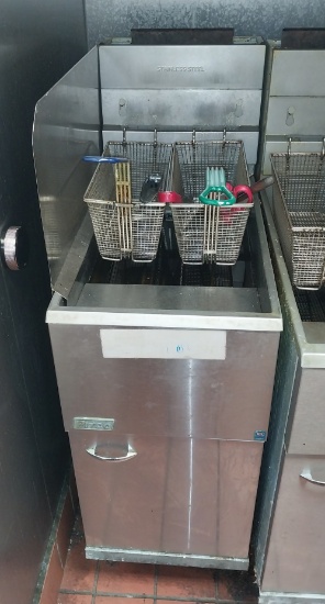Pitco Frialator Freestanding Fryer - Propane gas with fryer baskets
