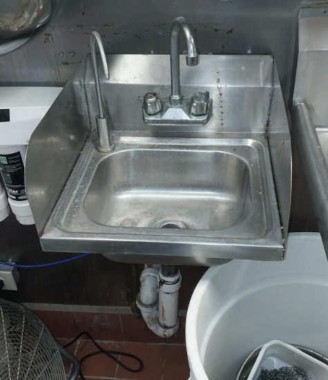 16 in Stainless Steel sink with splash guards