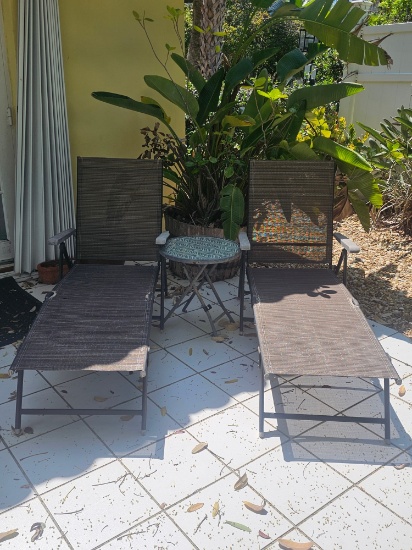 Mesh Loungers with Table