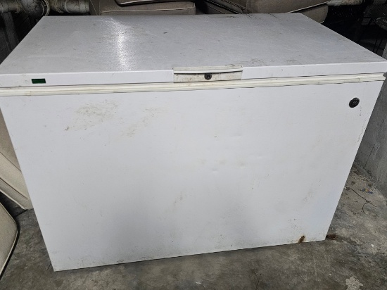 GE FCM15PUEWW Chest Freezer