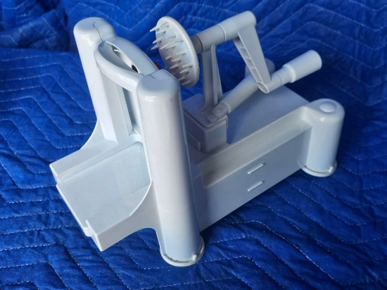 Vegetable/Fruit Peeler Tool - New