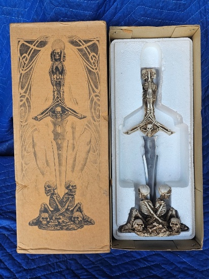 New, In Box Collectible Skull and Bones Themed Knife