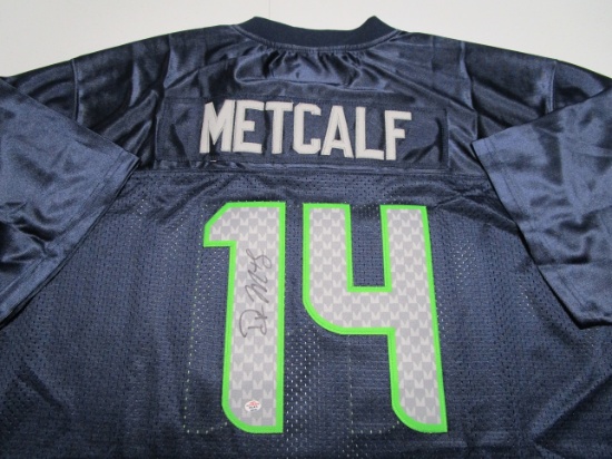 DK Metcalf of the Seattle Seahawks signed autographed football jersey PAAS COA 535