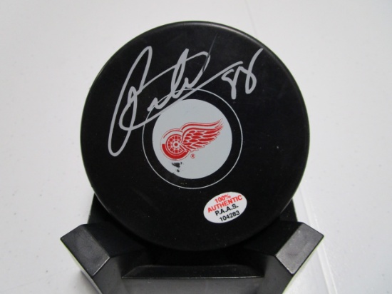 Patrick Kane of the Detroit Red Wings signed autographed logo hockey puck PAAS COA 283