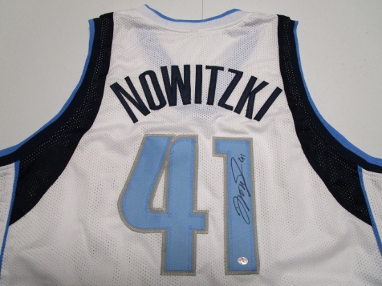 Dirk Nowitzki of the Dallas Mavericks signed autographed basketball jersey PAAS COA 964