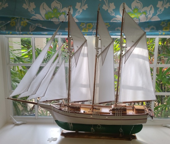 44 in Model Sailboat