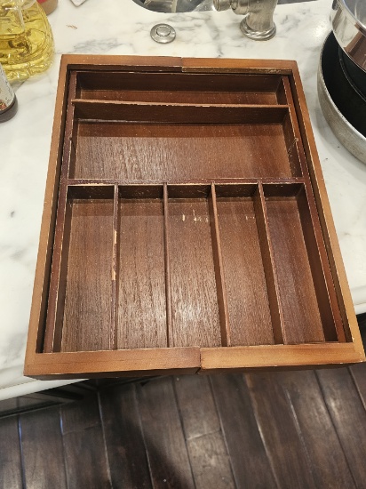 Adjustable Silverware Drawer Caddie