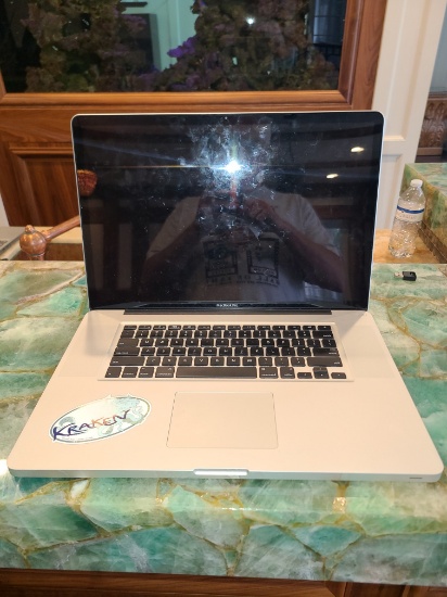 Apple Macbook Pro - 17 in Laptop - No power supply