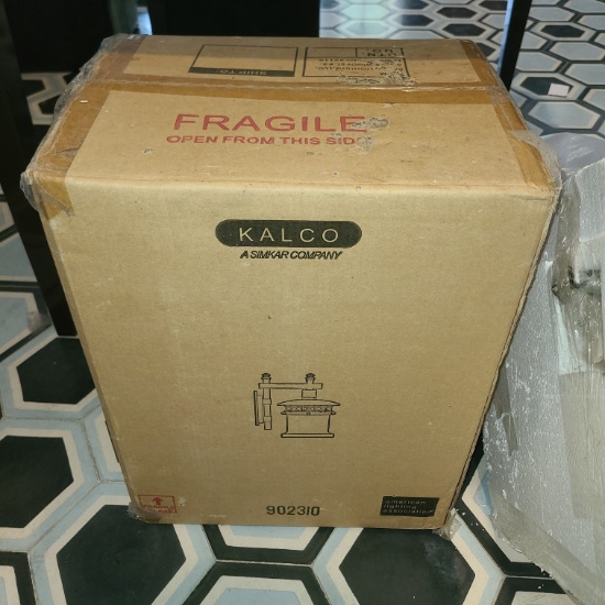 Kalco light fixture - new in the box - 902310