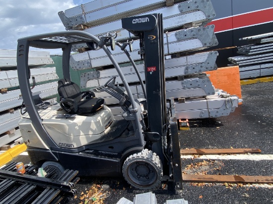 5000 Crown Propane three stage Forklift with side shift model C51000-50 